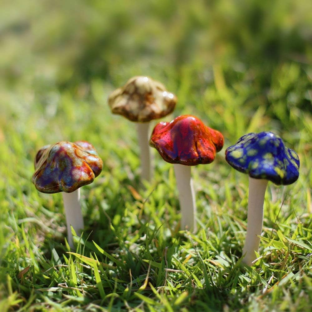 4PCS Ceramic Mushroom Garden Decor – 4.5" Colorful Pottery Ornaments for Fairy Garden, Yard & Lawn Decoration (Random Colors)