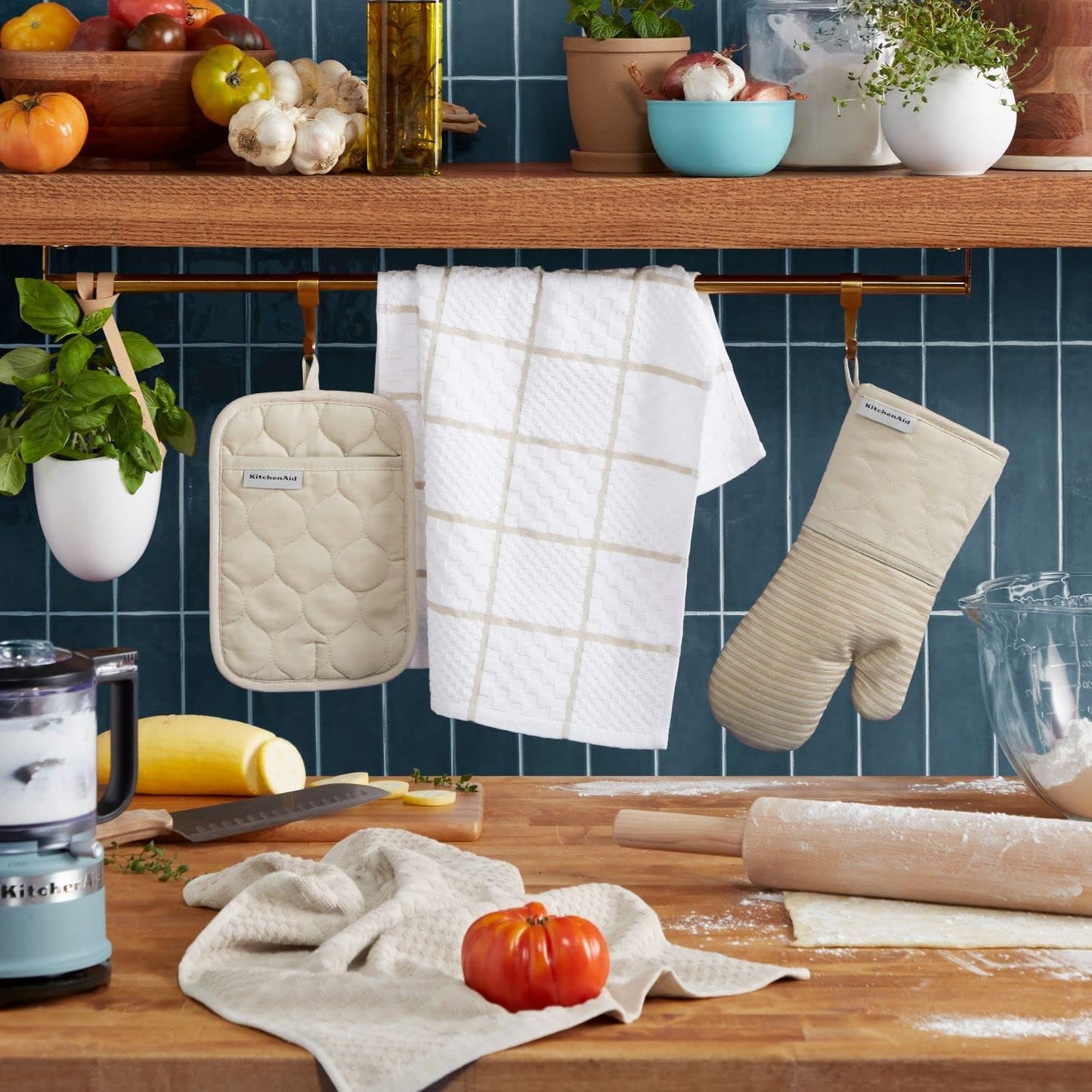 4-Piece Quilted Cotton Kitchen Set – Oven Mitt, Pot Holder & Towels with Silicone Grip (Milkshake)