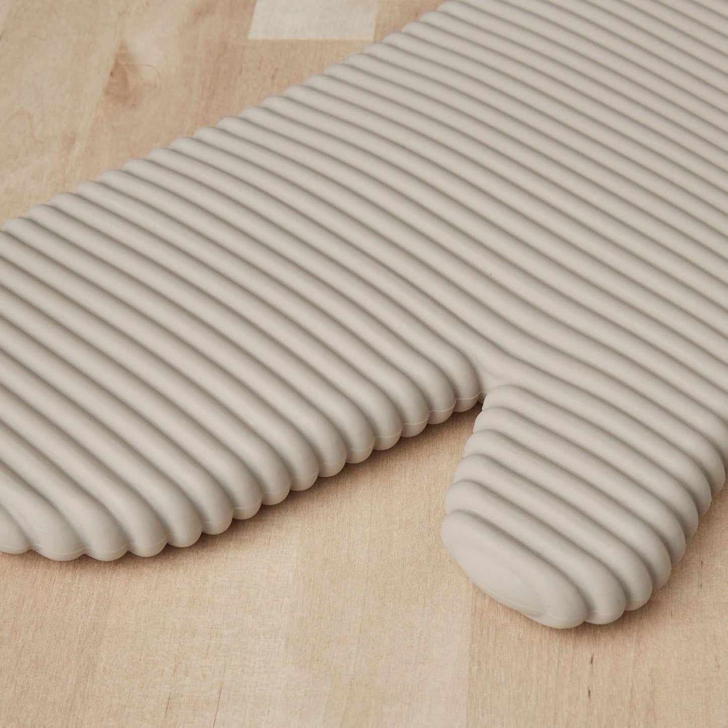 Soft Ribbed Silicone Oven Mitts – Heat-Resistant Kitchen Gloves Set (2-Pack, 7”x13”, Milkshake)